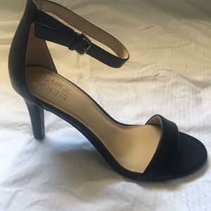 Naturalizer Leah sandal , black slim heels